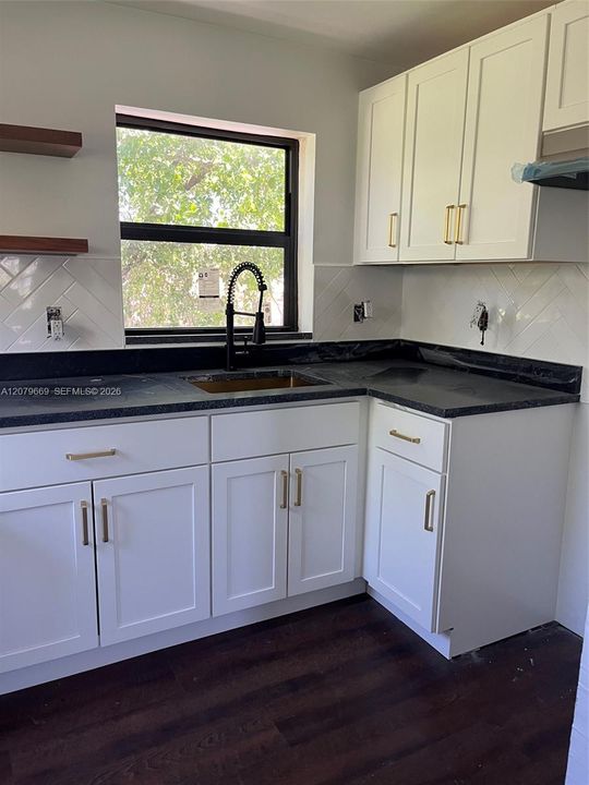For Rent: $2,200 (3 beds, 1 baths, 1846 Square Feet)