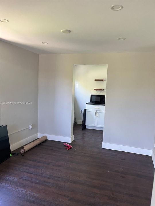 For Rent: $2,200 (3 beds, 1 baths, 1846 Square Feet)