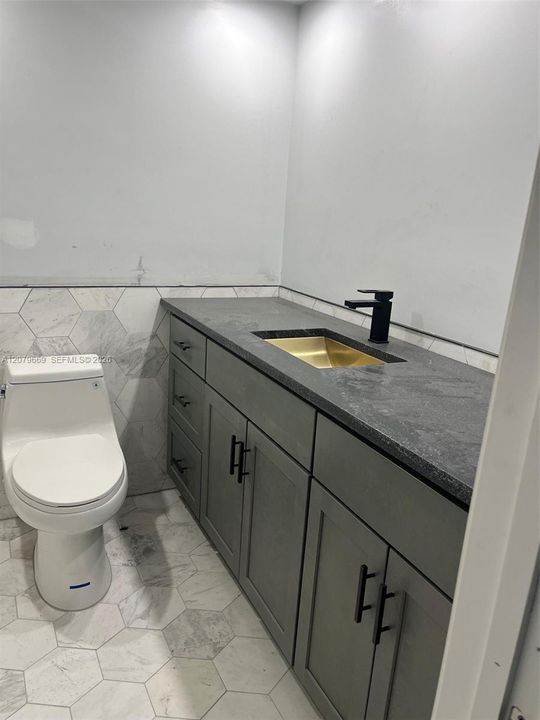 For Rent: $2,200 (3 beds, 1 baths, 1846 Square Feet)