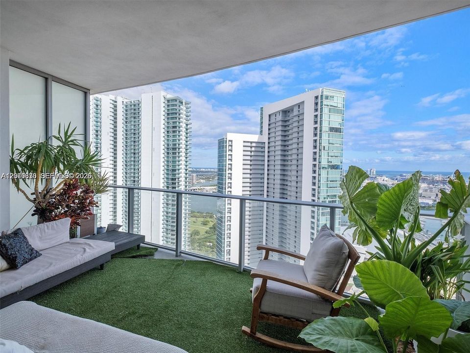 For Rent: $8,000 (2 beds, 3 baths, 1753 Square Feet)