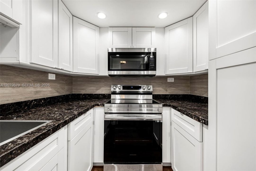 For Rent: $2,950 (1 beds, 1 baths, 837 Square Feet)