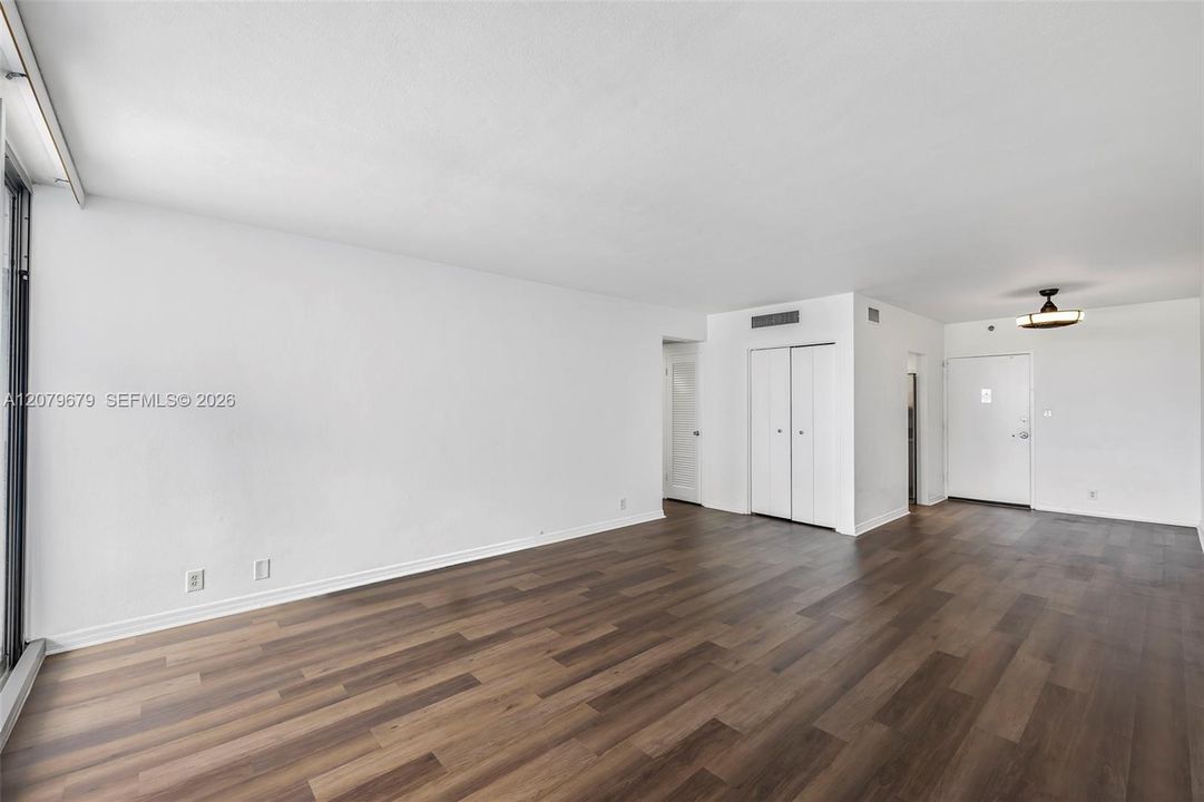 For Rent: $2,950 (1 beds, 1 baths, 837 Square Feet)