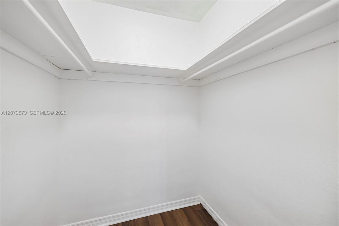 For Rent: $2,950 (1 beds, 1 baths, 837 Square Feet)