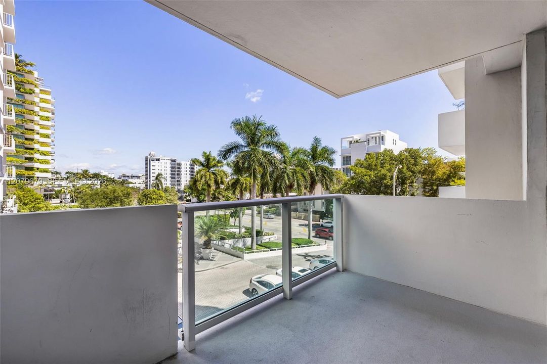 For Rent: $2,950 (1 beds, 1 baths, 837 Square Feet)