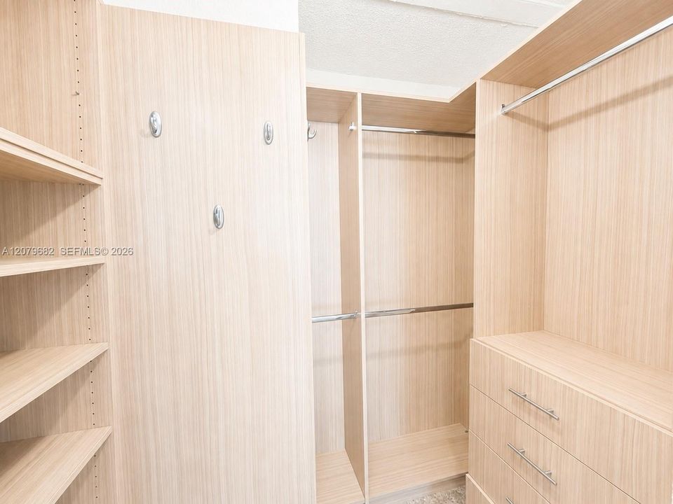 For Rent: $2,950 (2 beds, 2 baths, 1824 Square Feet)