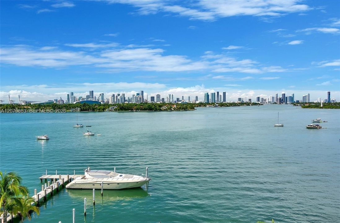 For Sale: $599,000 (1 beds, 1 baths, 852 Square Feet)