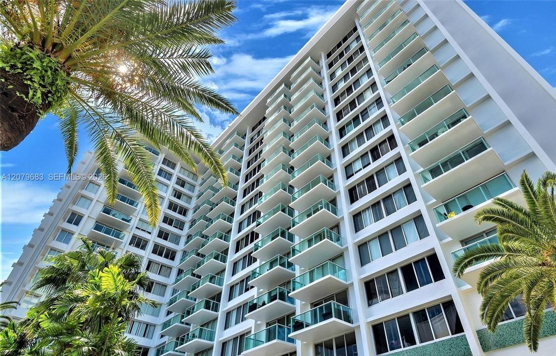 For Sale: $599,000 (1 beds, 1 baths, 852 Square Feet)