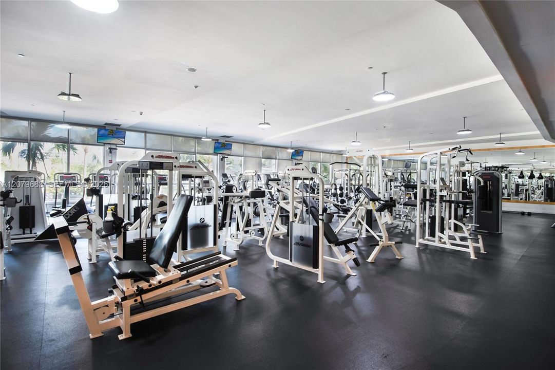 For Sale: $599,000 (1 beds, 1 baths, 852 Square Feet)