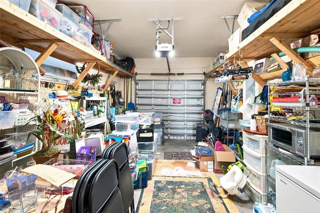 En Venta: $530,000 (4 camas, 2 baños, 2007 Pies cuadrados)