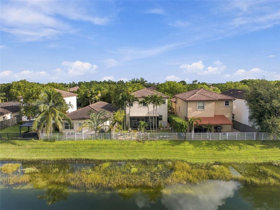 En Venta: $530,000 (4 camas, 2 baños, 2007 Pies cuadrados)