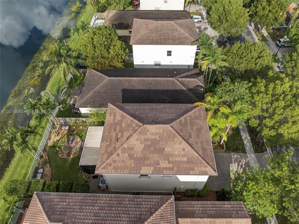 En Venta: $530,000 (4 camas, 2 baños, 2007 Pies cuadrados)