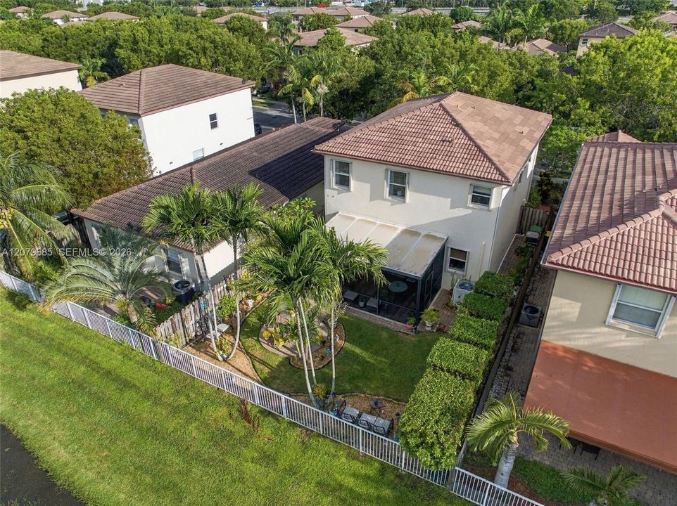 En Venta: $530,000 (4 camas, 2 baños, 2007 Pies cuadrados)