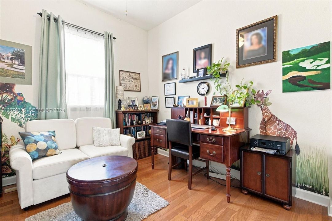 En Venta: $530,000 (4 camas, 2 baños, 2007 Pies cuadrados)