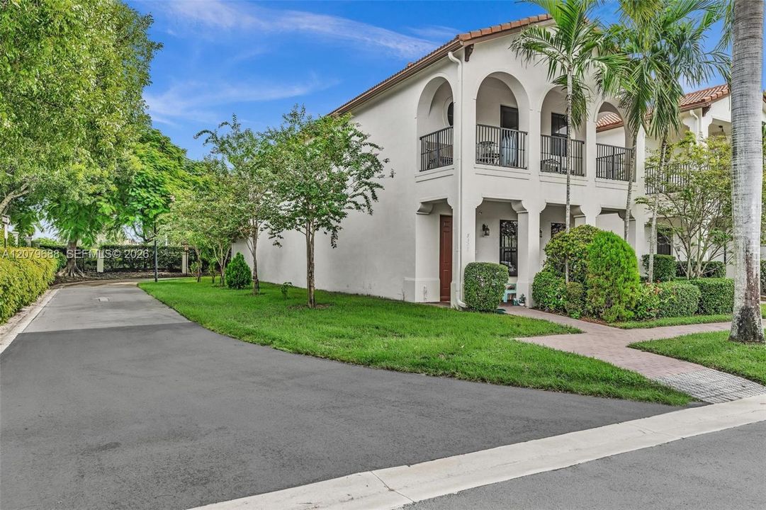 For Sale: $850,000 (4 beds, 2 baths, 2084 Square Feet)