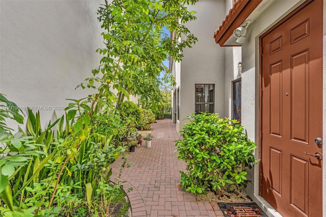 For Sale: $850,000 (4 beds, 2 baths, 2084 Square Feet)