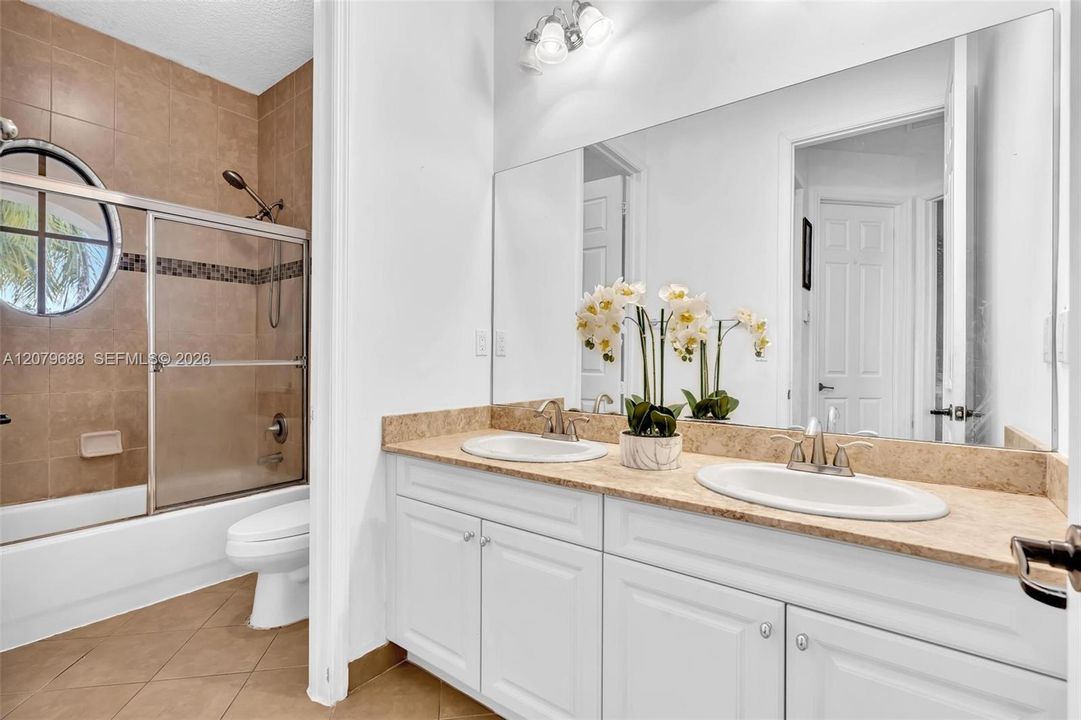 For Sale: $850,000 (4 beds, 2 baths, 2084 Square Feet)