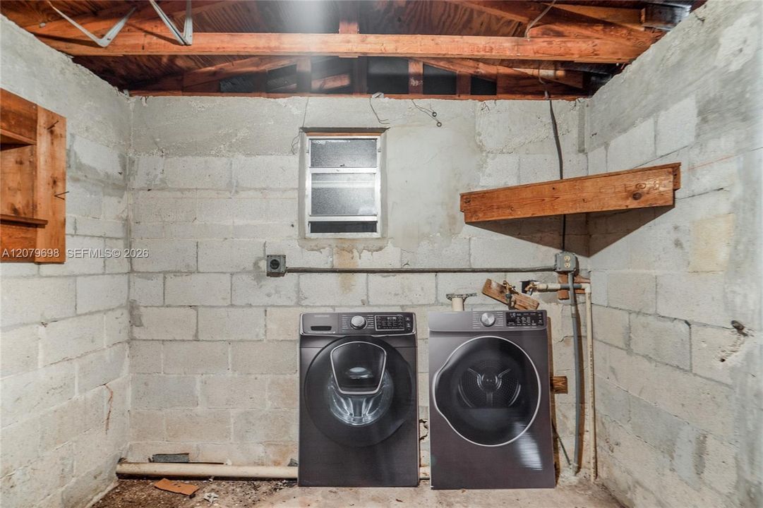 W/D in utility room.