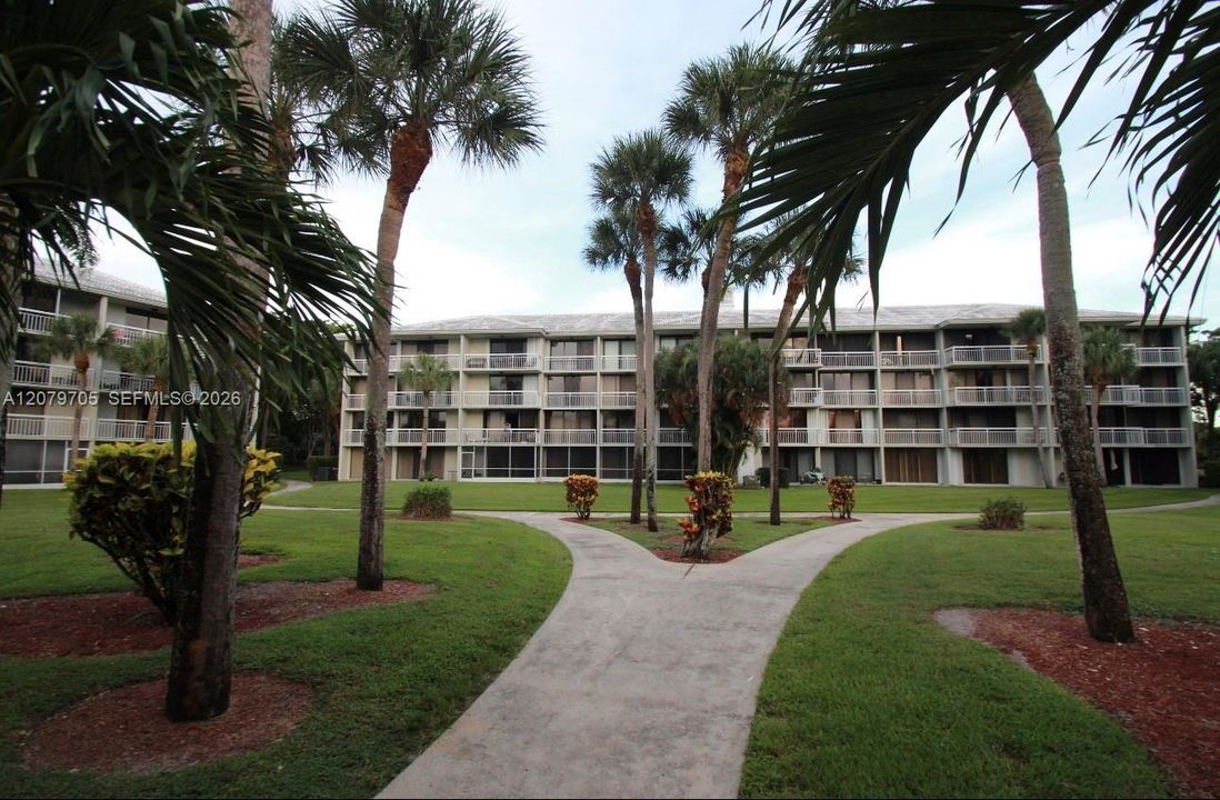 For Sale: $179,000 (2 beds, 2 baths, 1385 Square Feet)