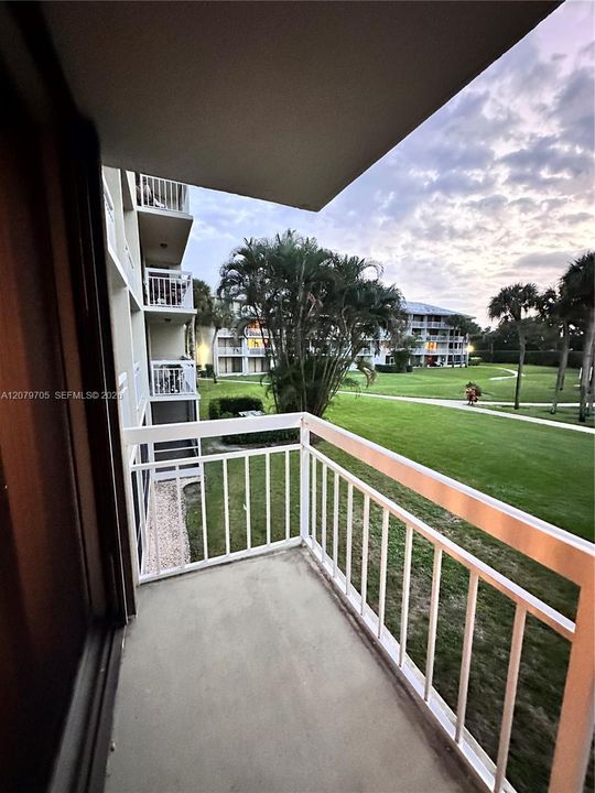 For Sale: $179,000 (2 beds, 2 baths, 1385 Square Feet)
