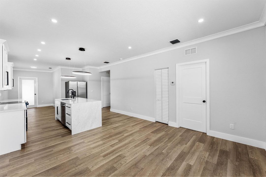 OPEN ENTERTAINING AREA