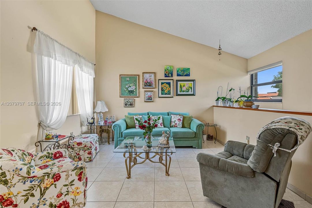 En Venta: $359,000 (3 camas, 2 baños, 1275 Pies cuadrados)