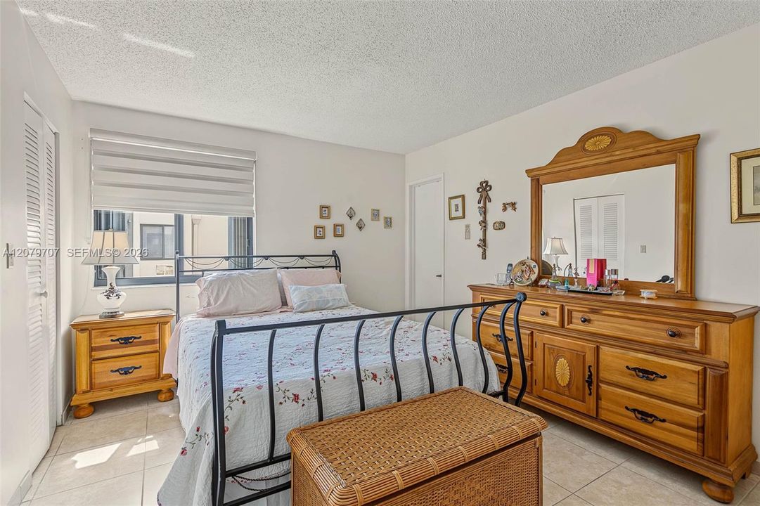En Venta: $359,000 (3 camas, 2 baños, 1275 Pies cuadrados)