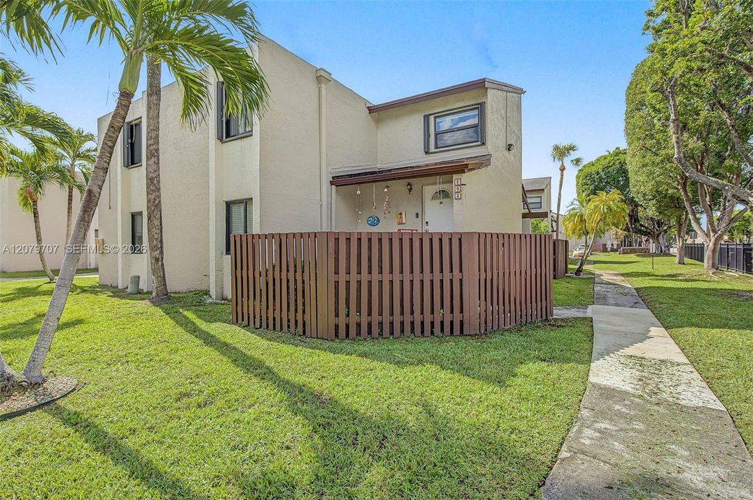 En Venta: $359,000 (3 camas, 2 baños, 1275 Pies cuadrados)