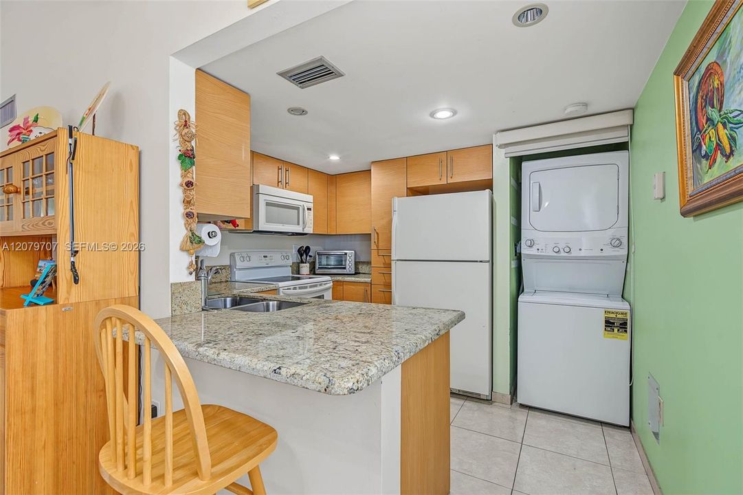 En Venta: $359,000 (3 camas, 2 baños, 1275 Pies cuadrados)