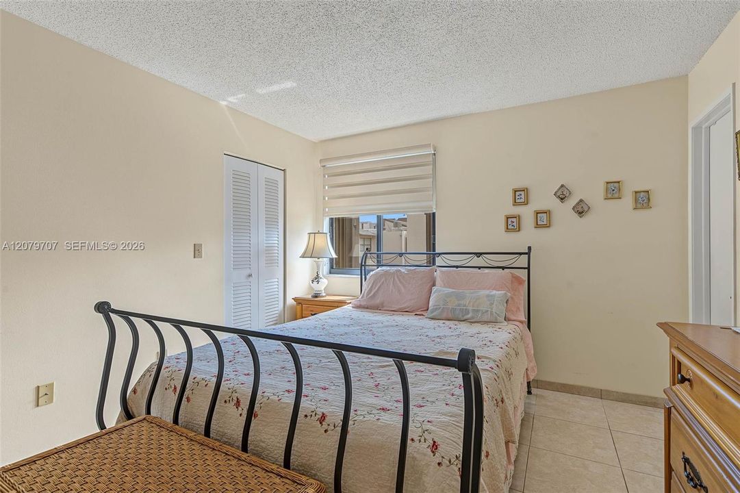 En Venta: $359,000 (3 camas, 2 baños, 1275 Pies cuadrados)