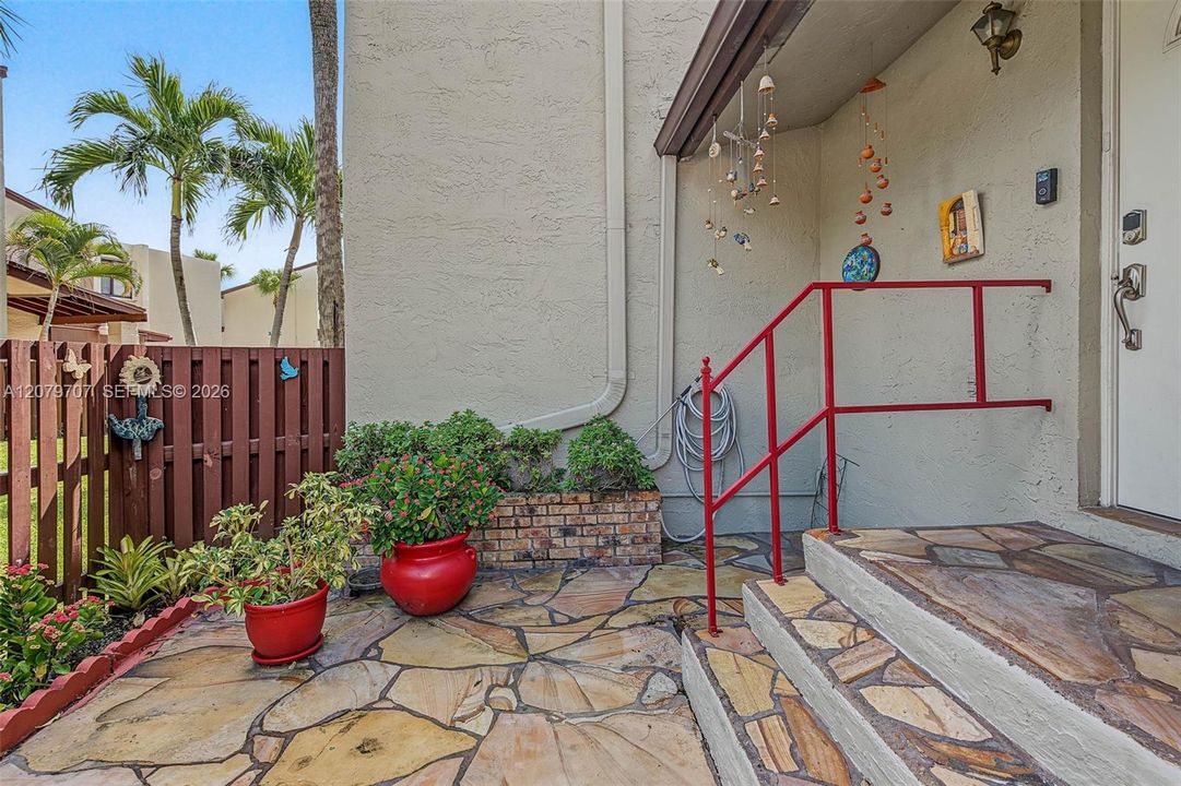 En Venta: $359,000 (3 camas, 2 baños, 1275 Pies cuadrados)