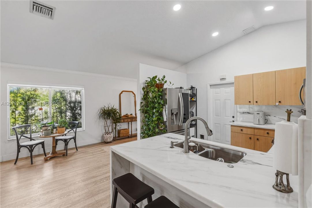 For Rent: $4,200 (3 beds, 2 baths, 1420 Square Feet)