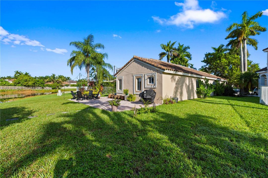 For Rent: $4,200 (3 beds, 2 baths, 1420 Square Feet)