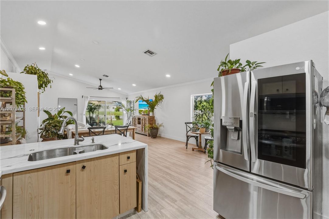 For Rent: $4,200 (3 beds, 2 baths, 1420 Square Feet)