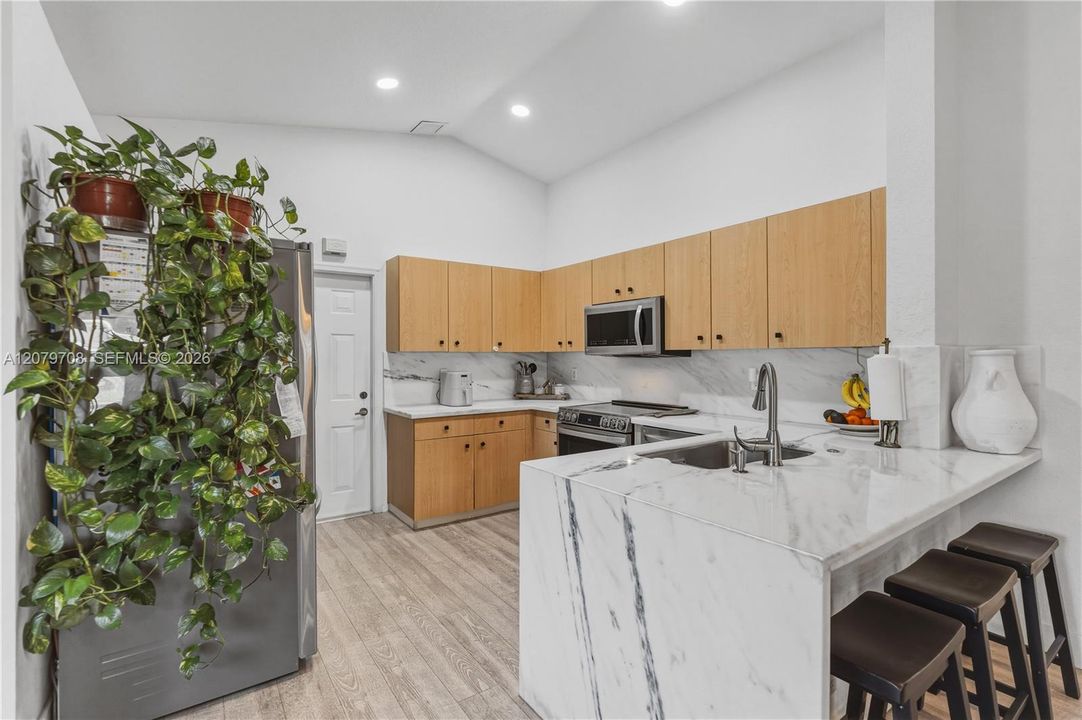 For Rent: $4,200 (3 beds, 2 baths, 1420 Square Feet)