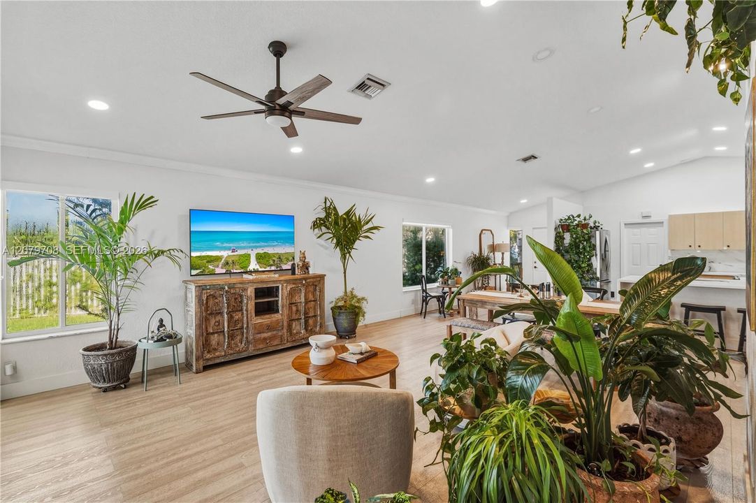 For Rent: $4,200 (3 beds, 2 baths, 1420 Square Feet)