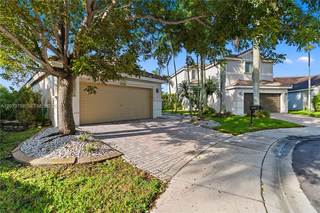 For Rent: $4,200 (3 beds, 2 baths, 1420 Square Feet)