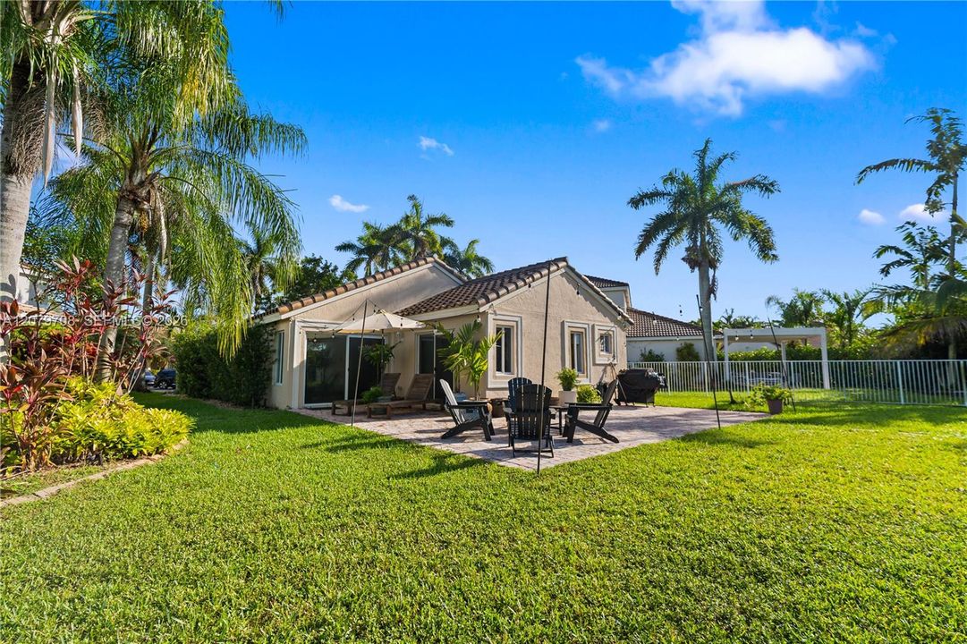 For Rent: $4,200 (3 beds, 2 baths, 1420 Square Feet)