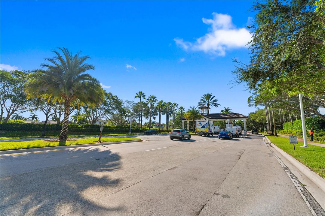 For Rent: $4,200 (3 beds, 2 baths, 1420 Square Feet)