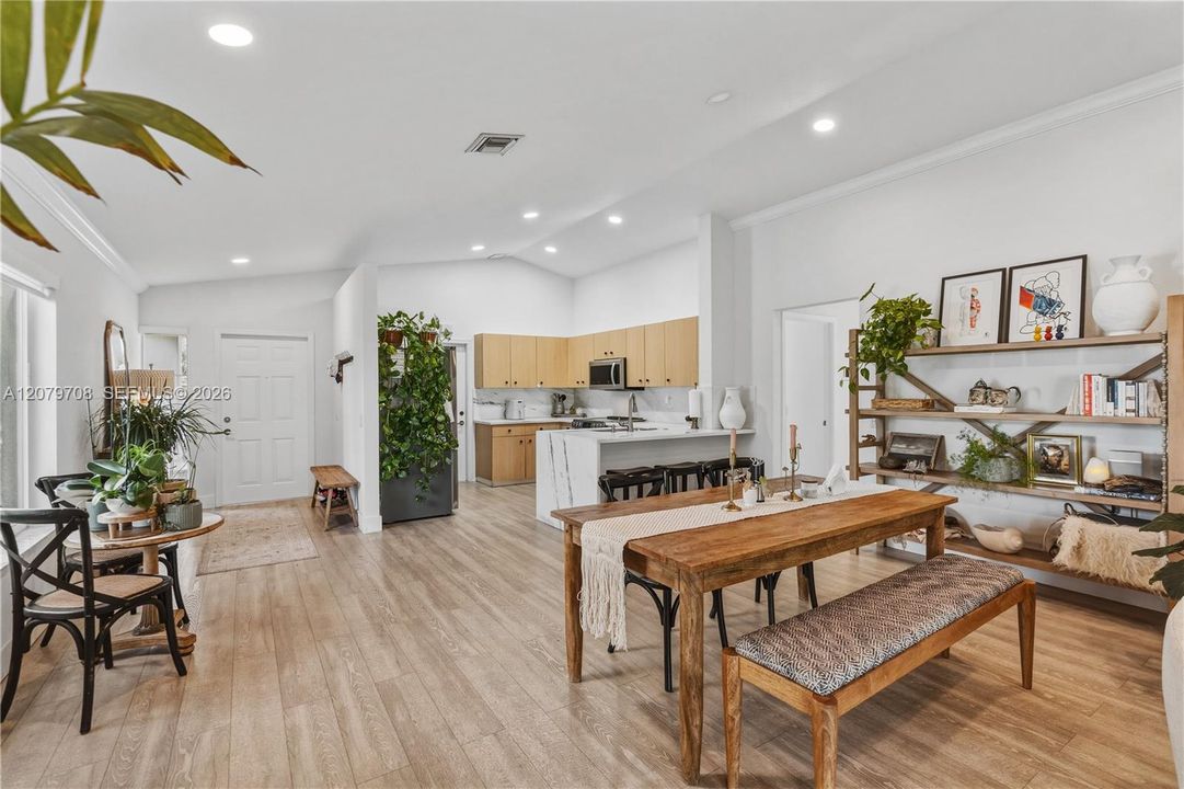 For Rent: $4,200 (3 beds, 2 baths, 1420 Square Feet)