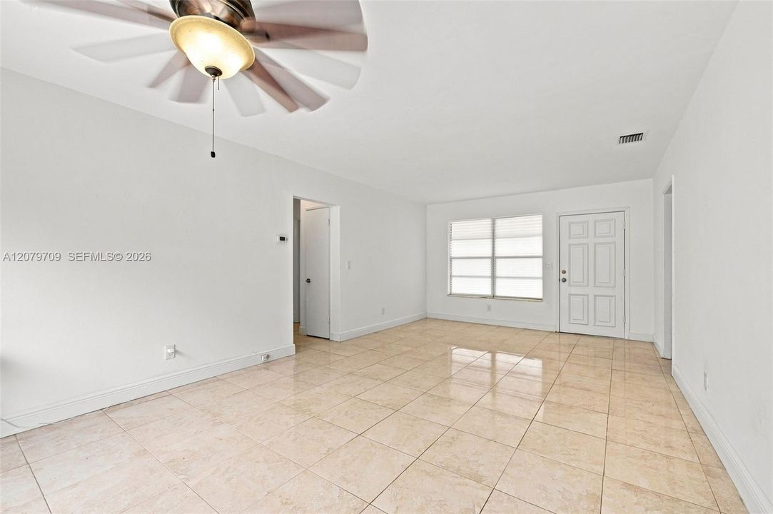 En Venta: $425,000 (3 camas, 2 baños, 1170 Pies cuadrados)