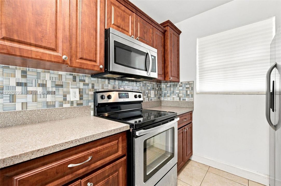 En Venta: $425,000 (3 camas, 2 baños, 1170 Pies cuadrados)