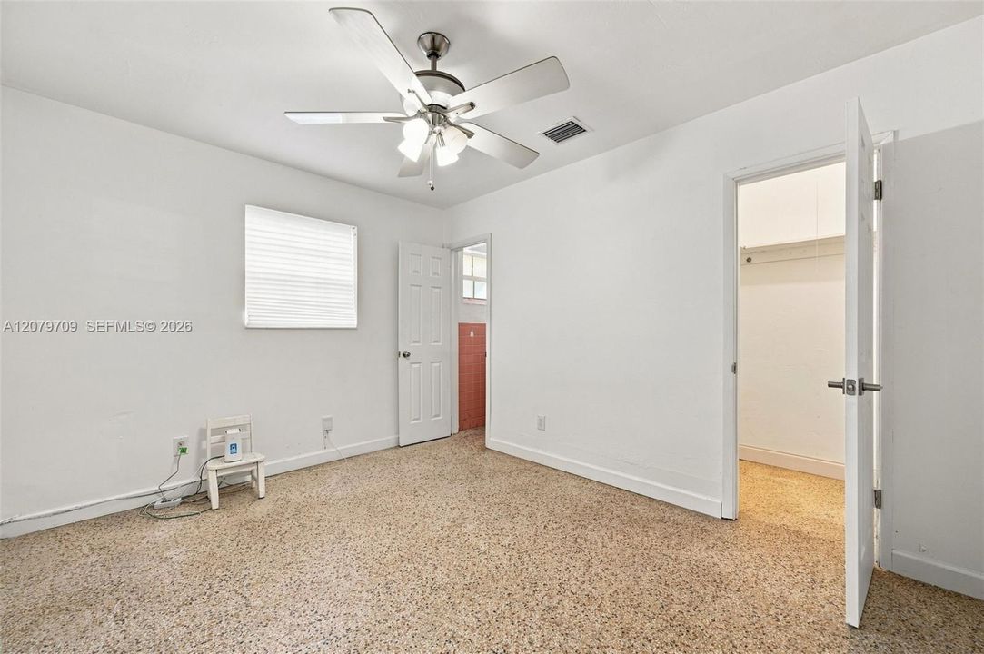 En Venta: $425,000 (3 camas, 2 baños, 1170 Pies cuadrados)