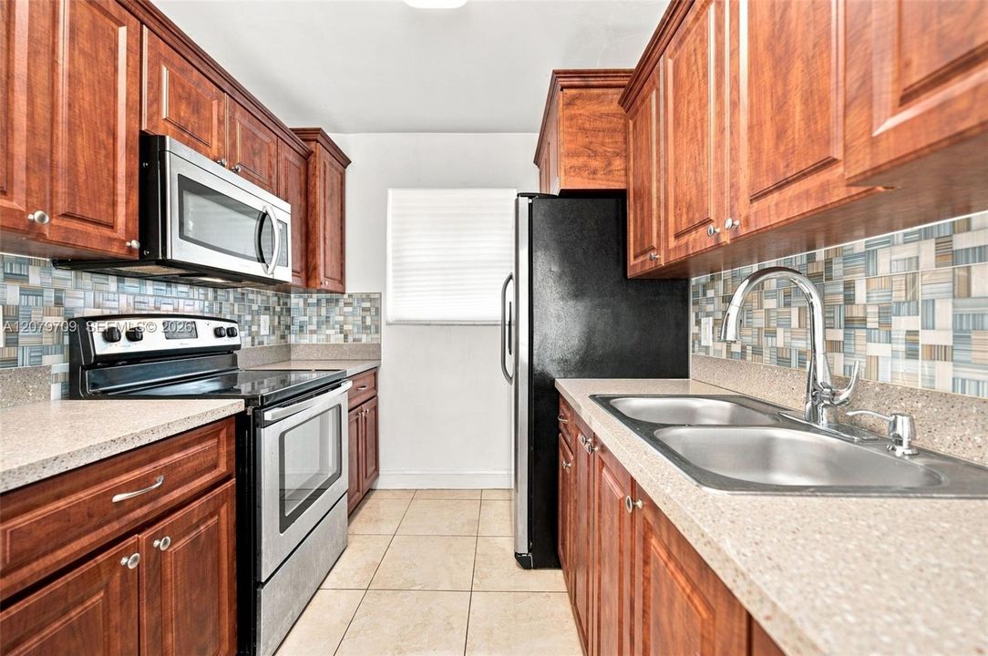 En Venta: $425,000 (3 camas, 2 baños, 1170 Pies cuadrados)