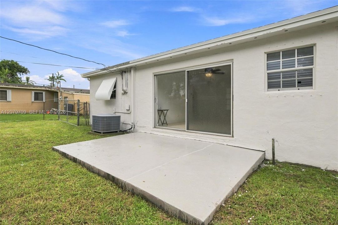 En Venta: $425,000 (3 camas, 2 baños, 1170 Pies cuadrados)