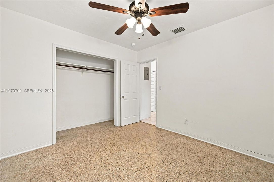 En Venta: $425,000 (3 camas, 2 baños, 1170 Pies cuadrados)