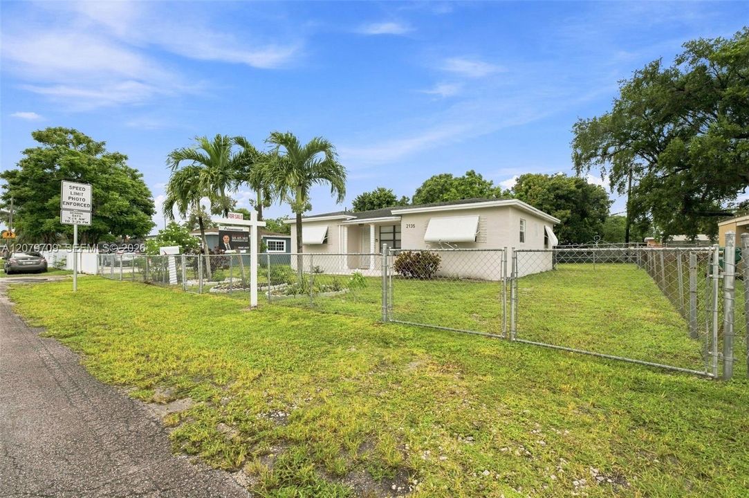 En Venta: $425,000 (3 camas, 2 baños, 1170 Pies cuadrados)