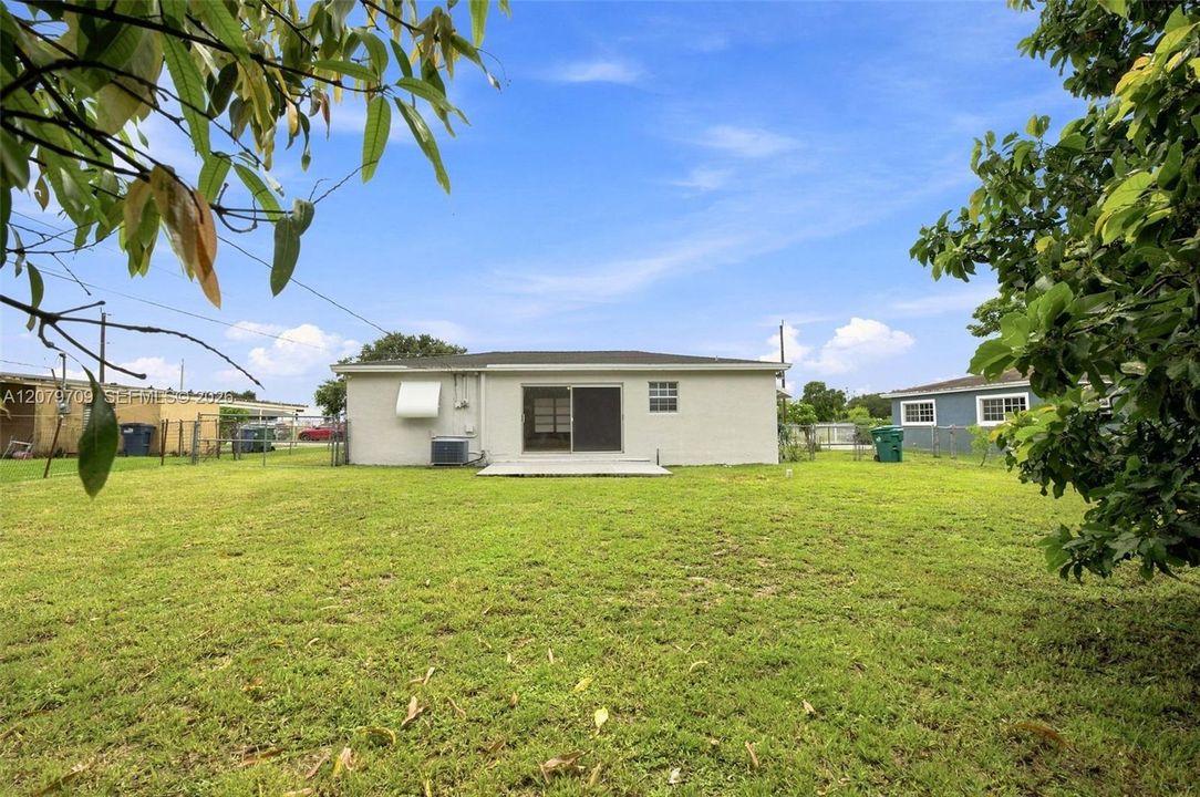 En Venta: $425,000 (3 camas, 2 baños, 1170 Pies cuadrados)