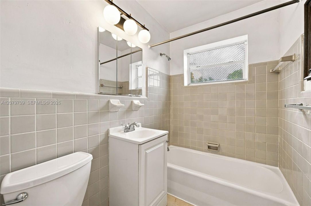 En Venta: $425,000 (3 camas, 2 baños, 1170 Pies cuadrados)