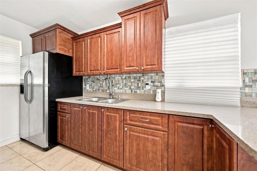 En Venta: $425,000 (3 camas, 2 baños, 1170 Pies cuadrados)