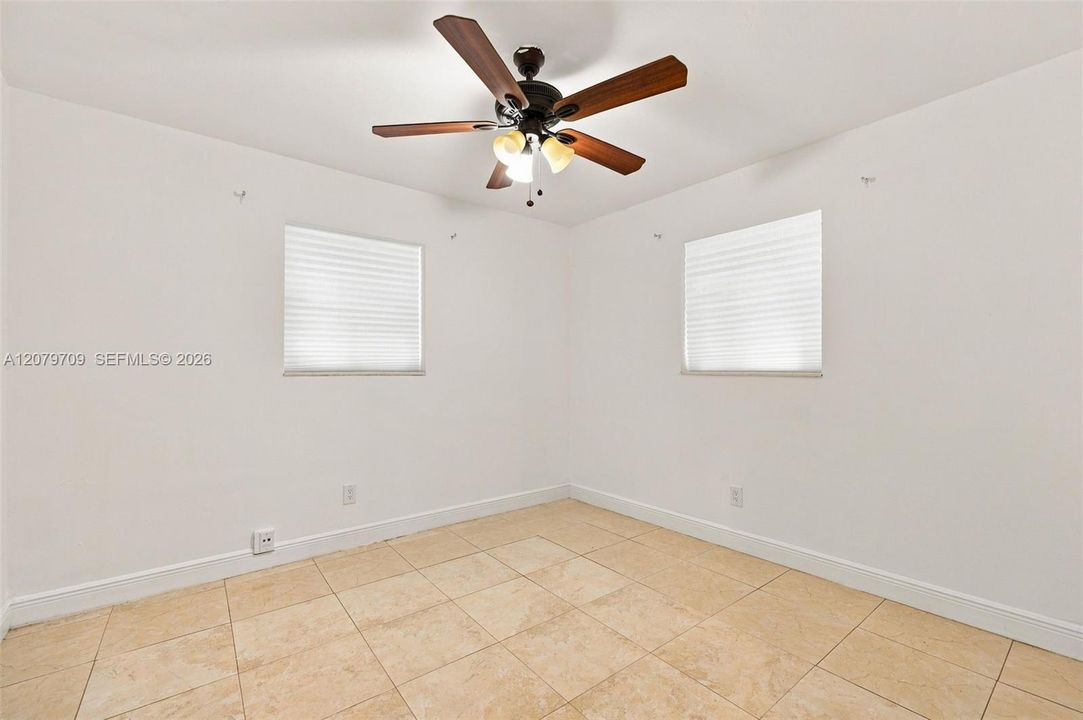 En Venta: $425,000 (3 camas, 2 baños, 1170 Pies cuadrados)